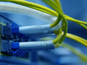 Multimode optiýik fiberler bilen ýerine ýetirýär.