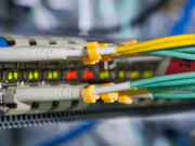 Multimode fiber we bir mode fiber arasynda näçe tapawuşlar?